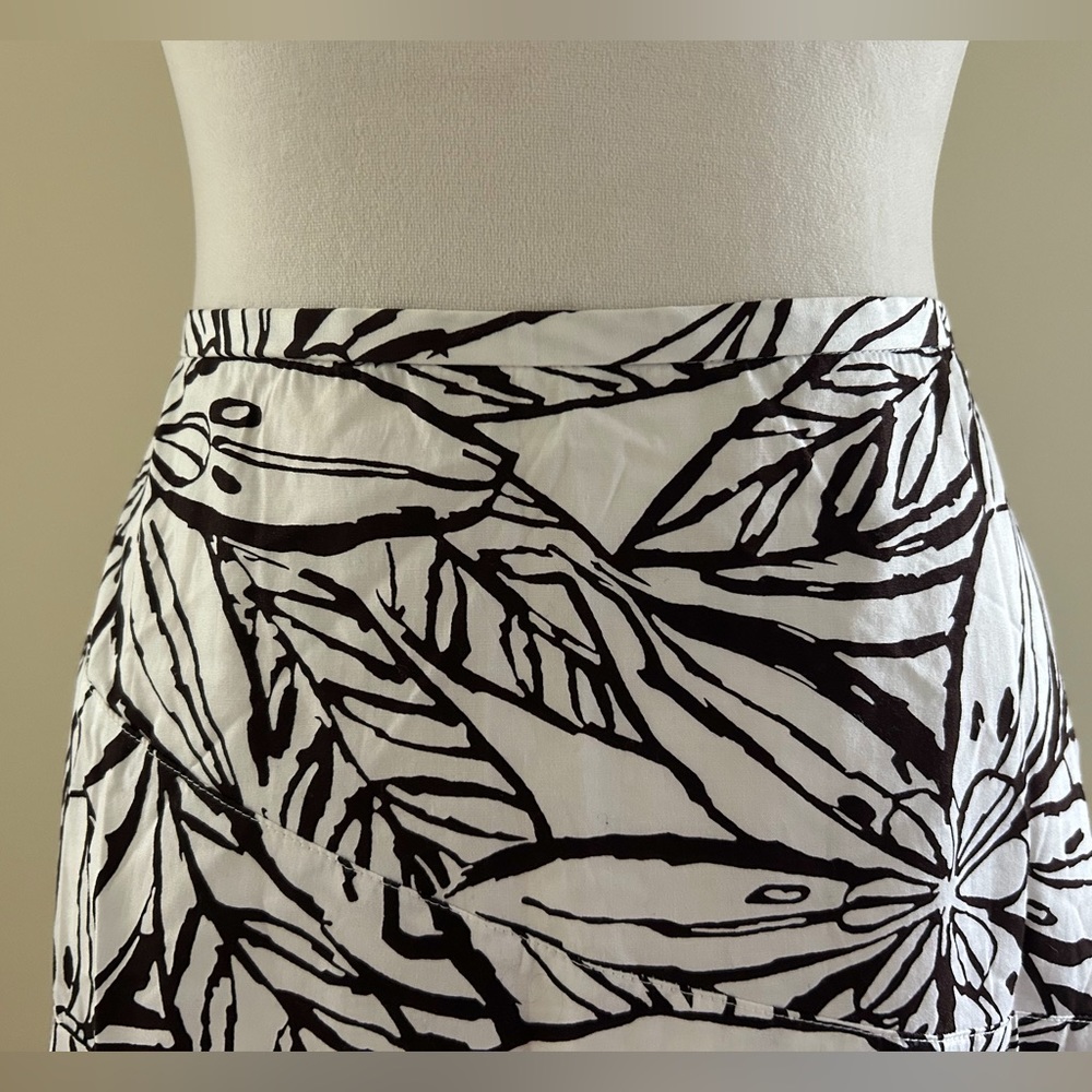 CUTE Brown/White Skirt - Picture 4 of 4